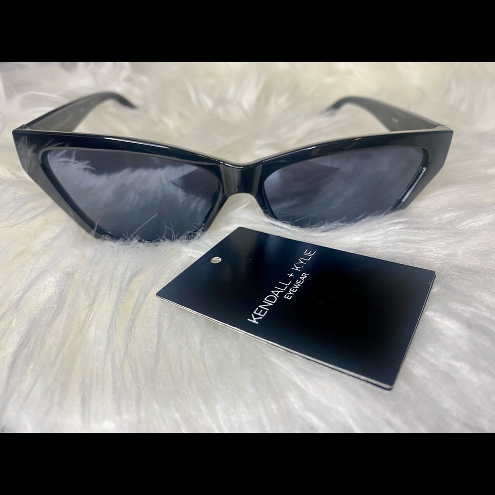 Kendall + Kylie Emma Shades/Sunglasses